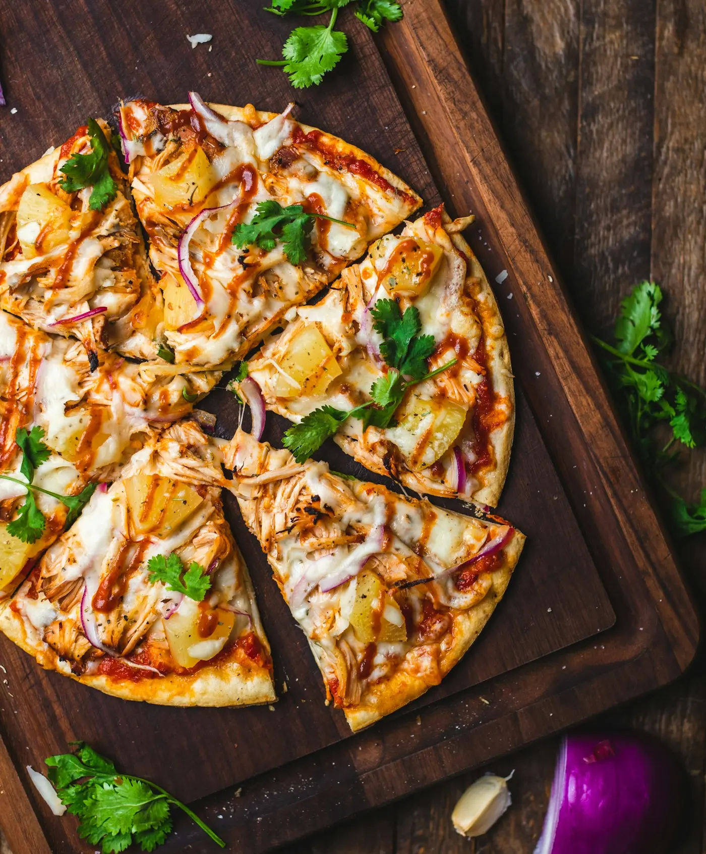 Pizza skuren i bitar
