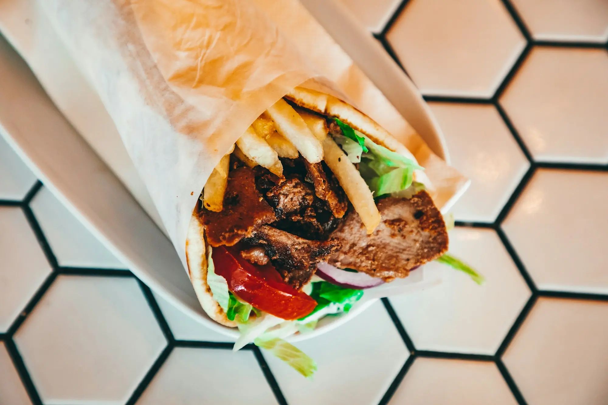 Kebabrulle med kebabkött och sallad